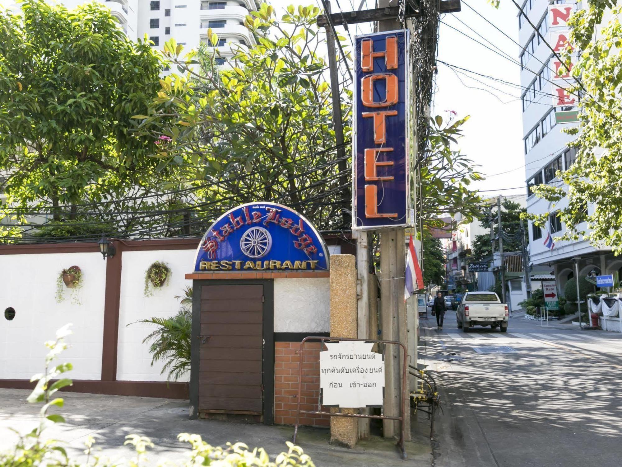 Stable Lodge - Sha Certified Bangkok Exterior foto